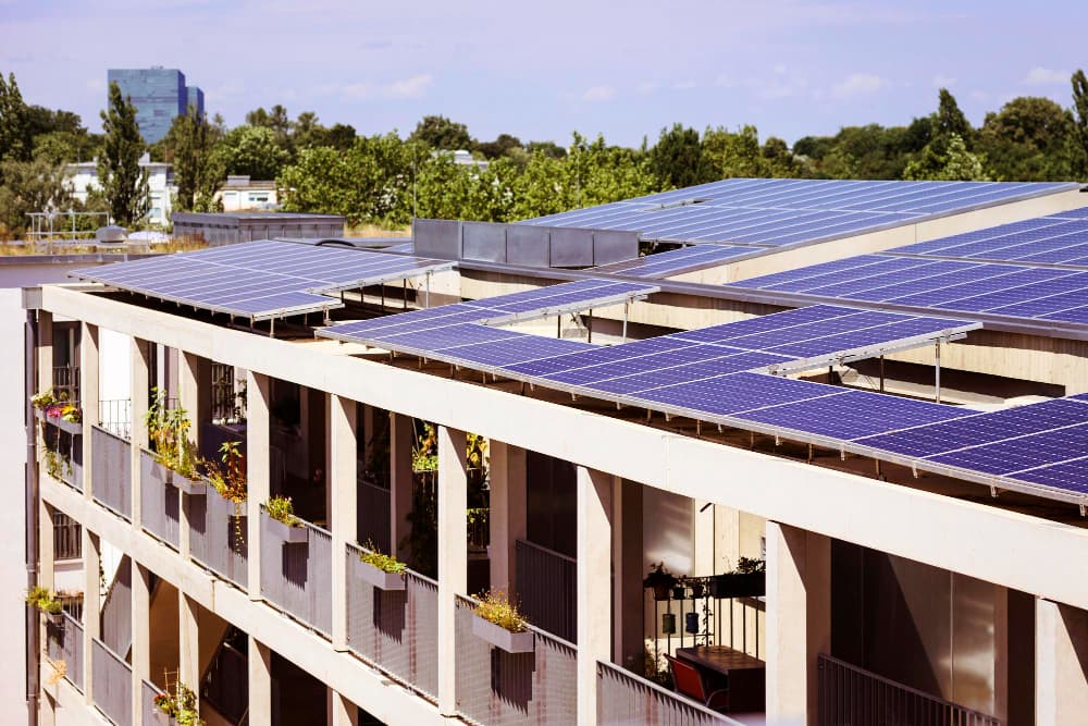 Gewerbespeicher mit Solaranlage auf Gewerbedach